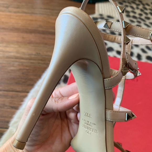 Valentino Rockstud Ankle Strap in Nude- 39.5 - Picture 3 of 6
